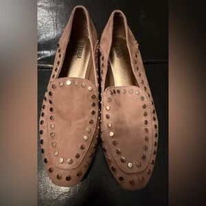 Women’s pre-loved size 6 Bleecker & Bond Arianna loafer in beige suede